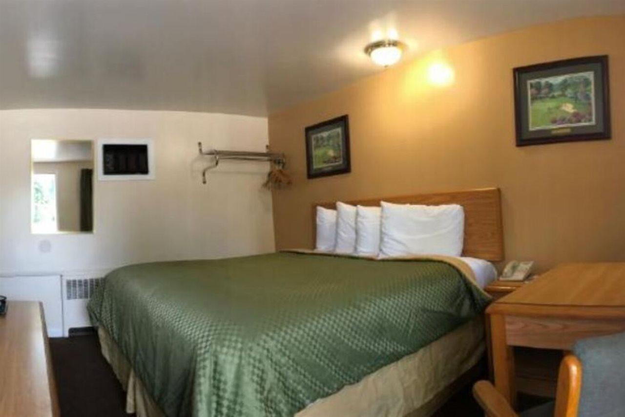 Americas Best Value Inn Jonesville/Hillsdale Екстер'єр фото