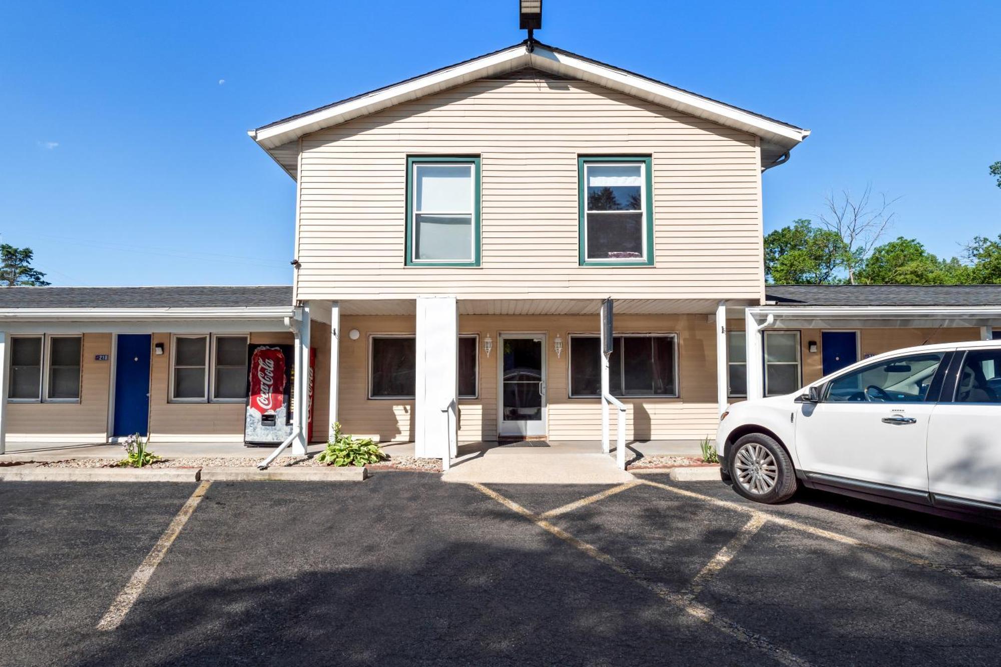 Americas Best Value Inn Jonesville/Hillsdale Екстер'єр фото