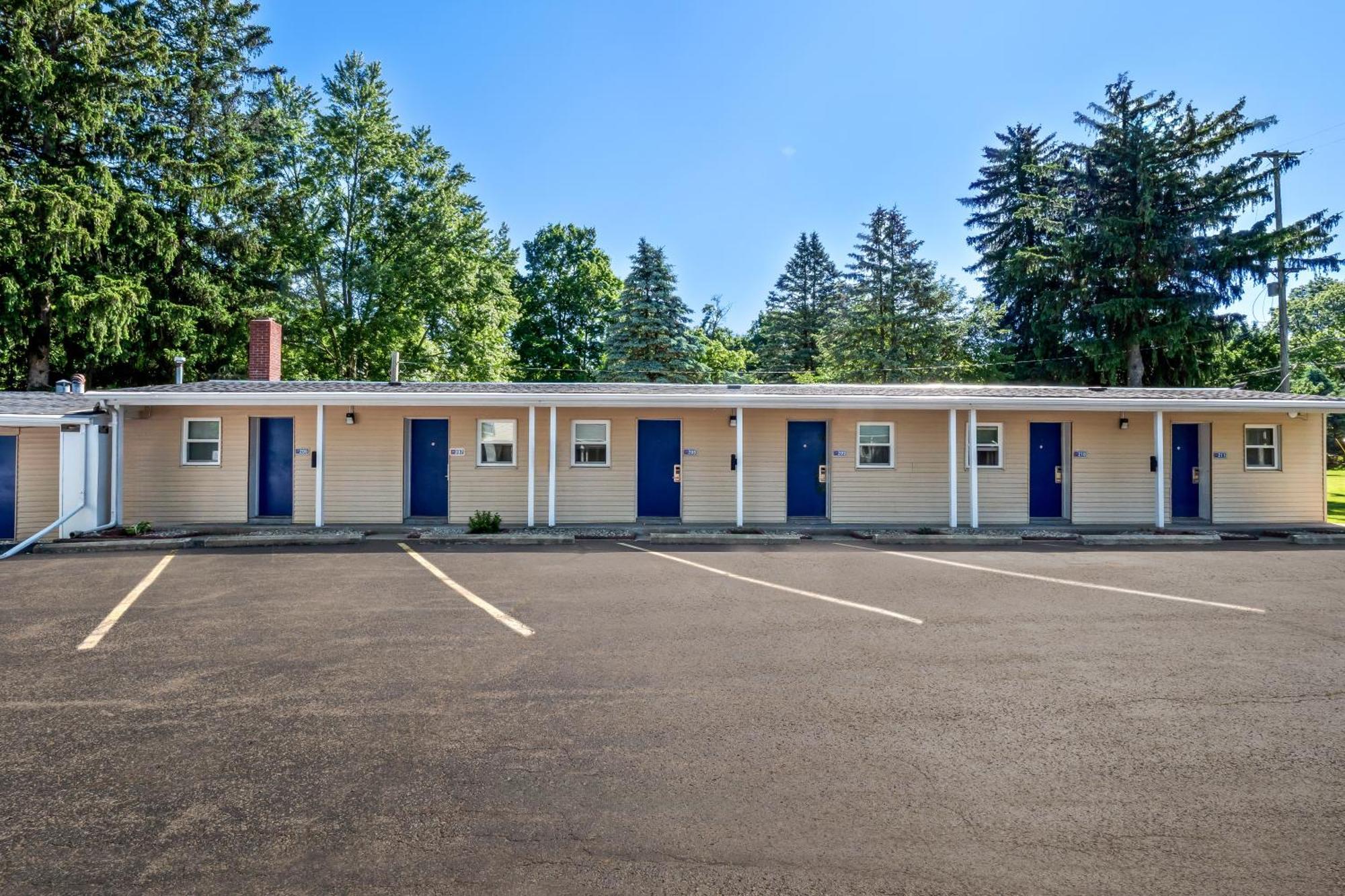 Americas Best Value Inn Jonesville/Hillsdale Екстер'єр фото