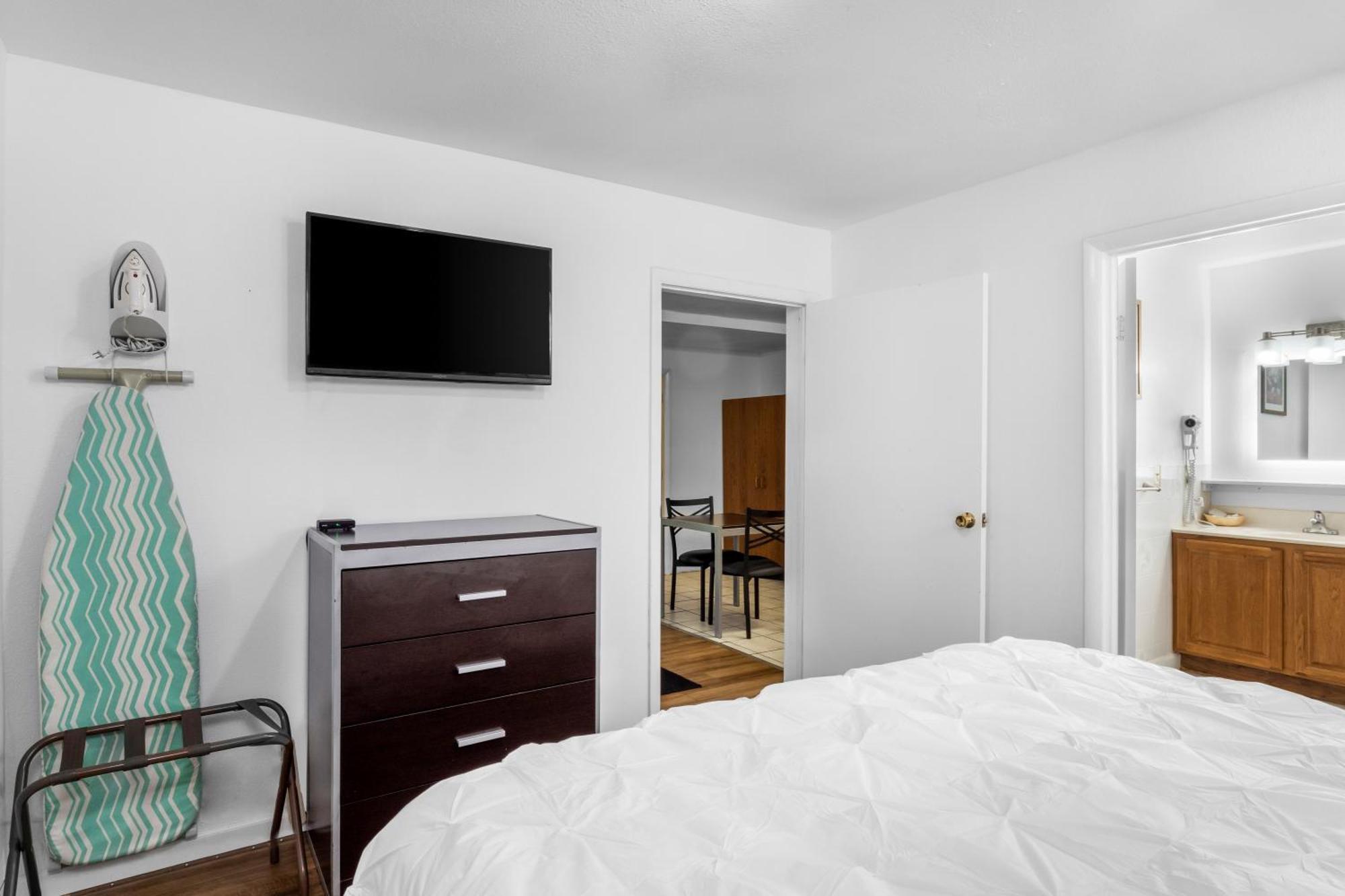 Americas Best Value Inn Jonesville/Hillsdale Екстер'єр фото