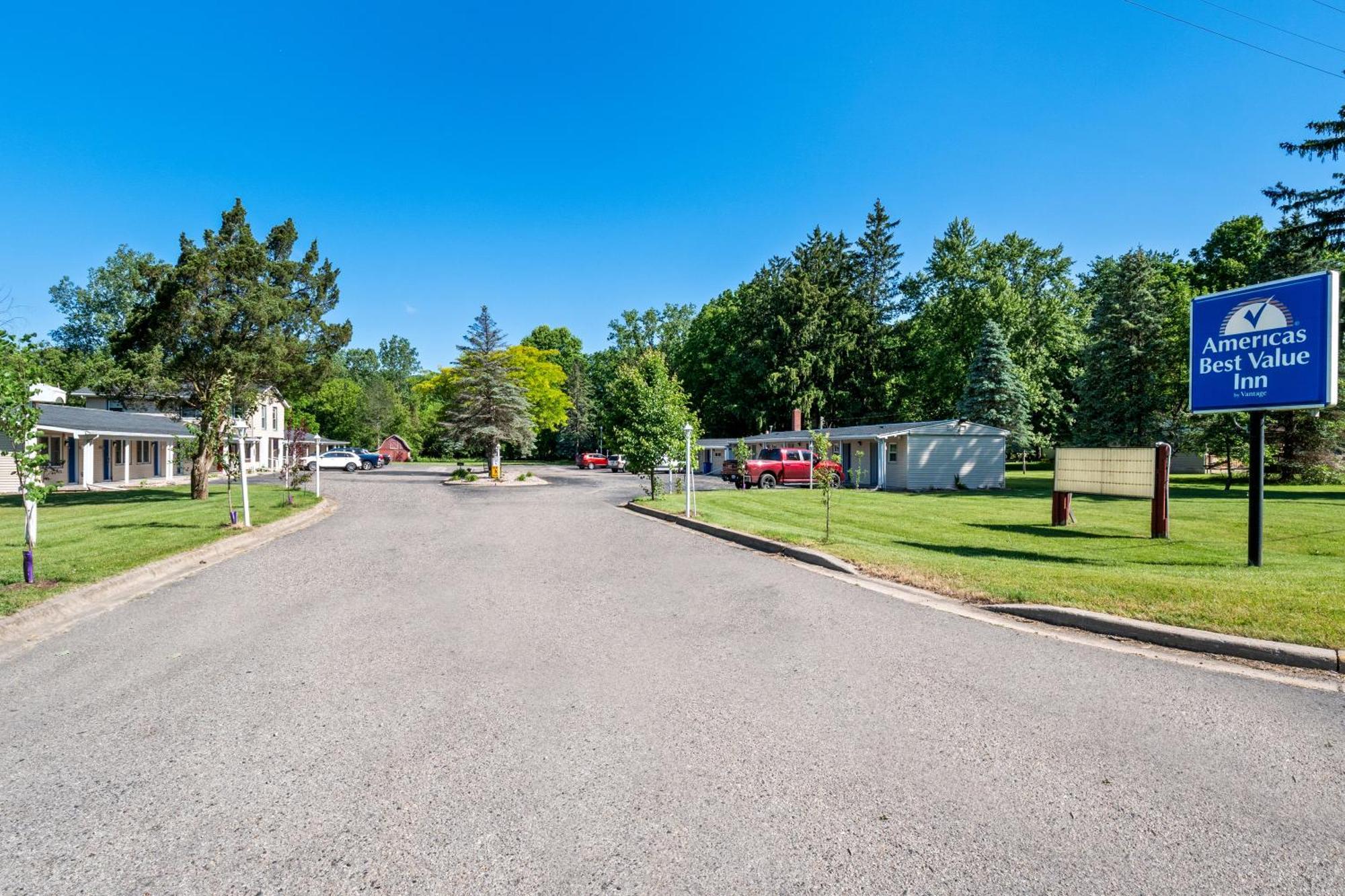 Americas Best Value Inn Jonesville/Hillsdale Екстер'єр фото